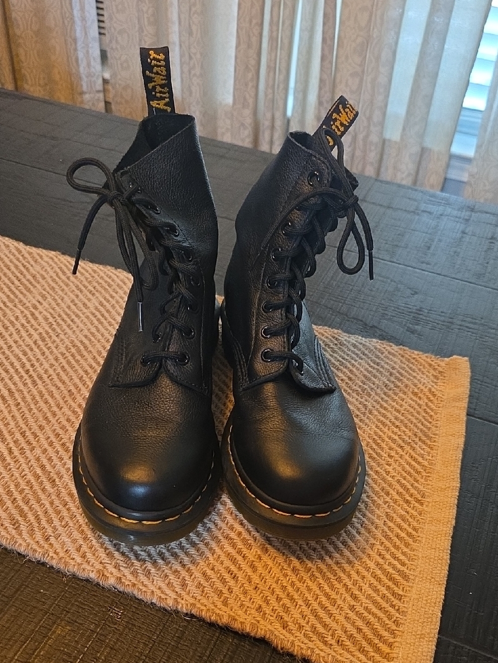 Dr. Martens Black